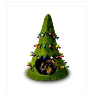 NWOT Dharma Dog Karma Kat - Holiday Tree Cave